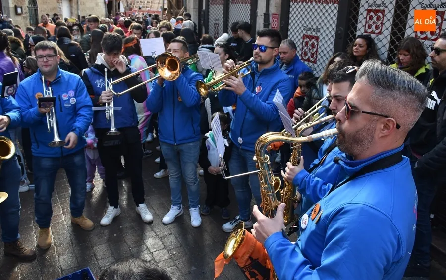 Foto 9 - La aparici&oacute;n del sol &lsquo;reinicia&rsquo; el Carnaval en la calle
