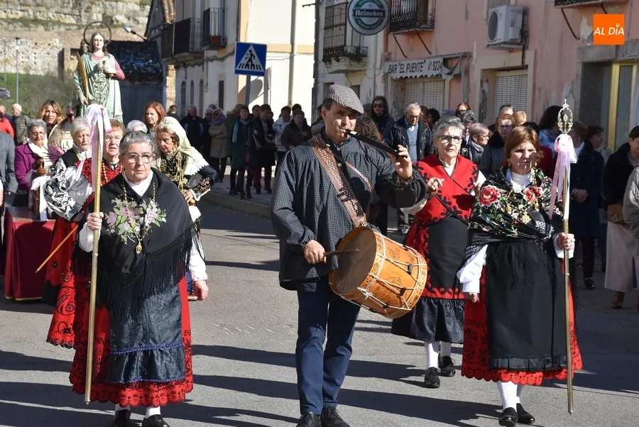 Foto 10 - Santa &Aacute;gueda estrena recorrido y forma de procesionar en su salida por el Arrabal del Puente