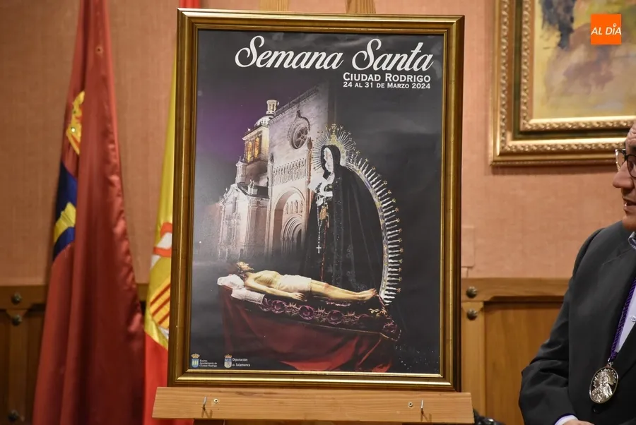 Foto 8 - Desvelado el cartel de la Semana Santa Mirobrigense 2024, a cargo de La Soledad