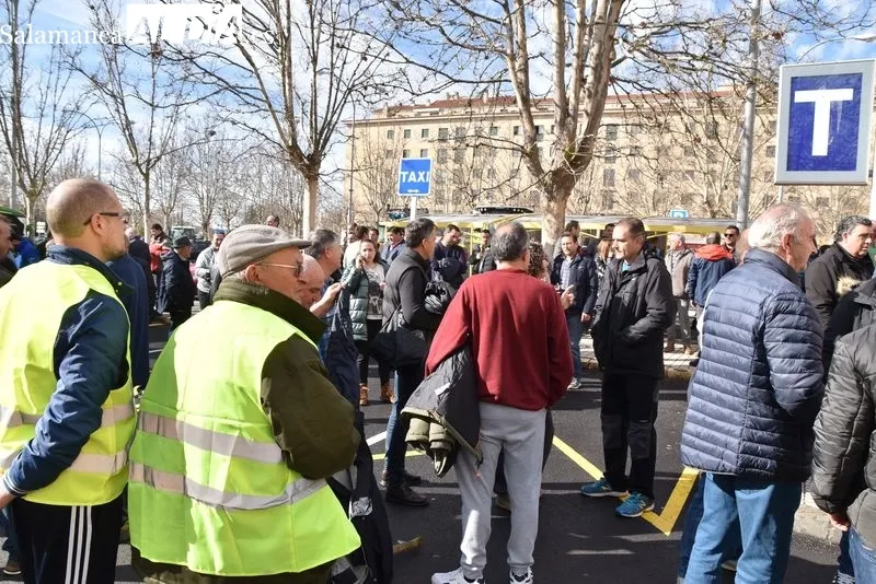 Los tractores vuelven a Salamanca para tomar la zona de Carrefour | FOTOS: Vanesa Martins 