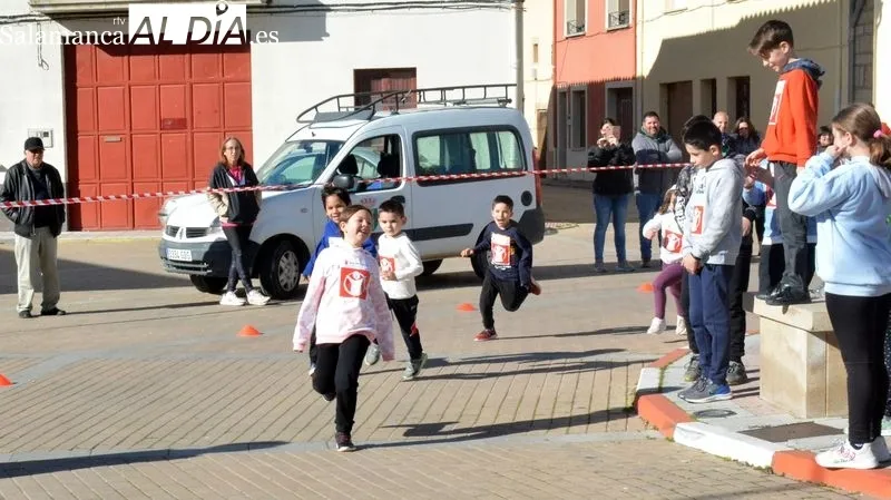 Niños y niñas participaron con ilusión y deportividad en las carreras por edades