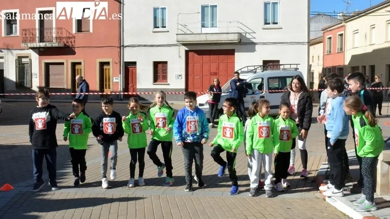 Niños y niñas participaron con ilusión y deportividad en las carreras por edades