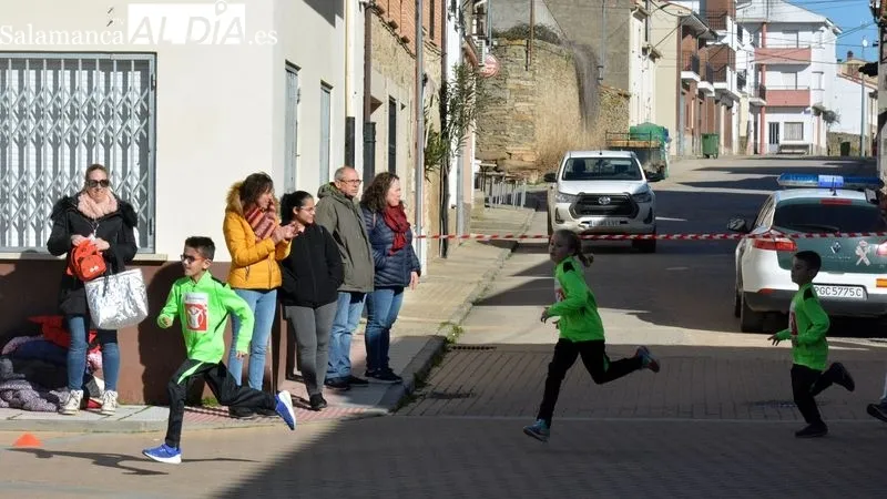 Niños y niñas participaron con ilusión y deportividad en las carreras por edades