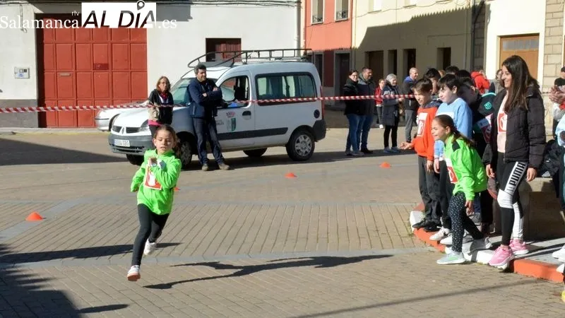 Niños y niñas participaron con ilusión y deportividad en las carreras por edades