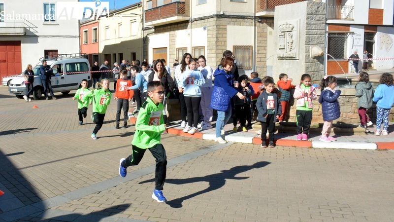 Niños y niñas participaron con ilusión y deportividad en las carreras por edades