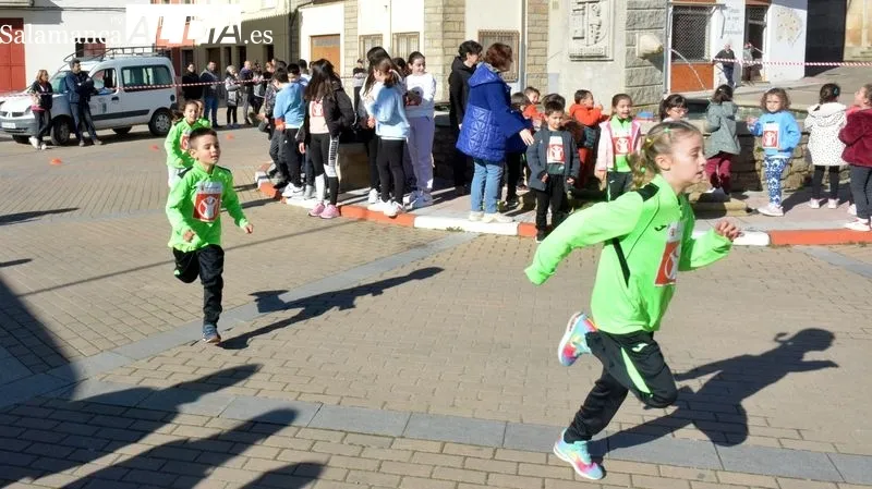 Niños y niñas participaron con ilusión y deportividad en las carreras por edades