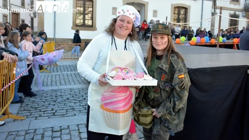 Los pequeños, acompañados por sus padres desfilaron por las calles y en la Plaza Mayor