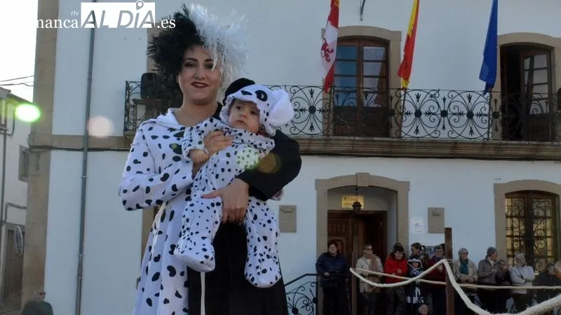 Los pequeños, acompañados por sus padres desfilaron por las calles y en la Plaza Mayor