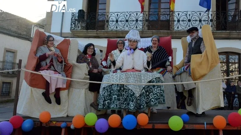Los pequeños, acompañados por sus padres desfilaron por las calles y en la Plaza Mayor