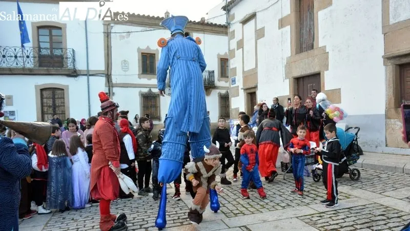 Niños y padres participaron en el desfile animado por 'El Niño Lápiz'
