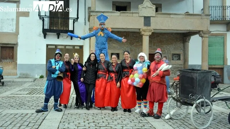 Niños y padres participaron en el desfile animado por 'El Niño Lápiz'
