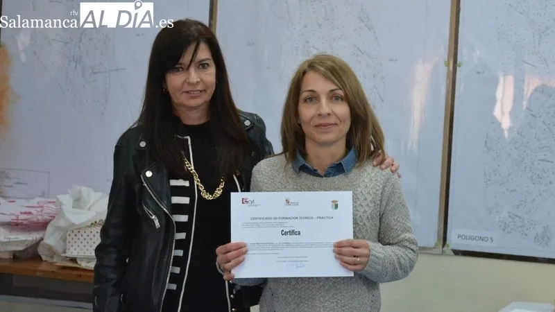Miembros de la corporación municipal acompañaron a los nuevos trabajadores en atención sociosanitaria 