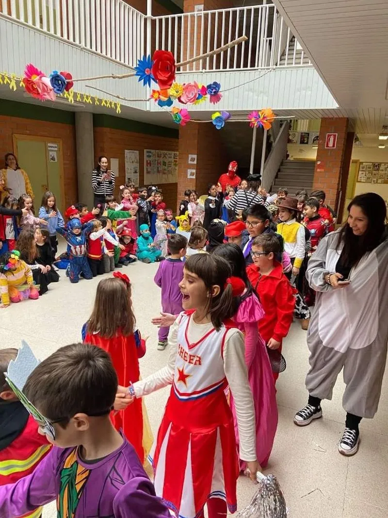 Foto 10 - Gran fiesta de Carnaval en el colegio Antonio Machado de Salamanca