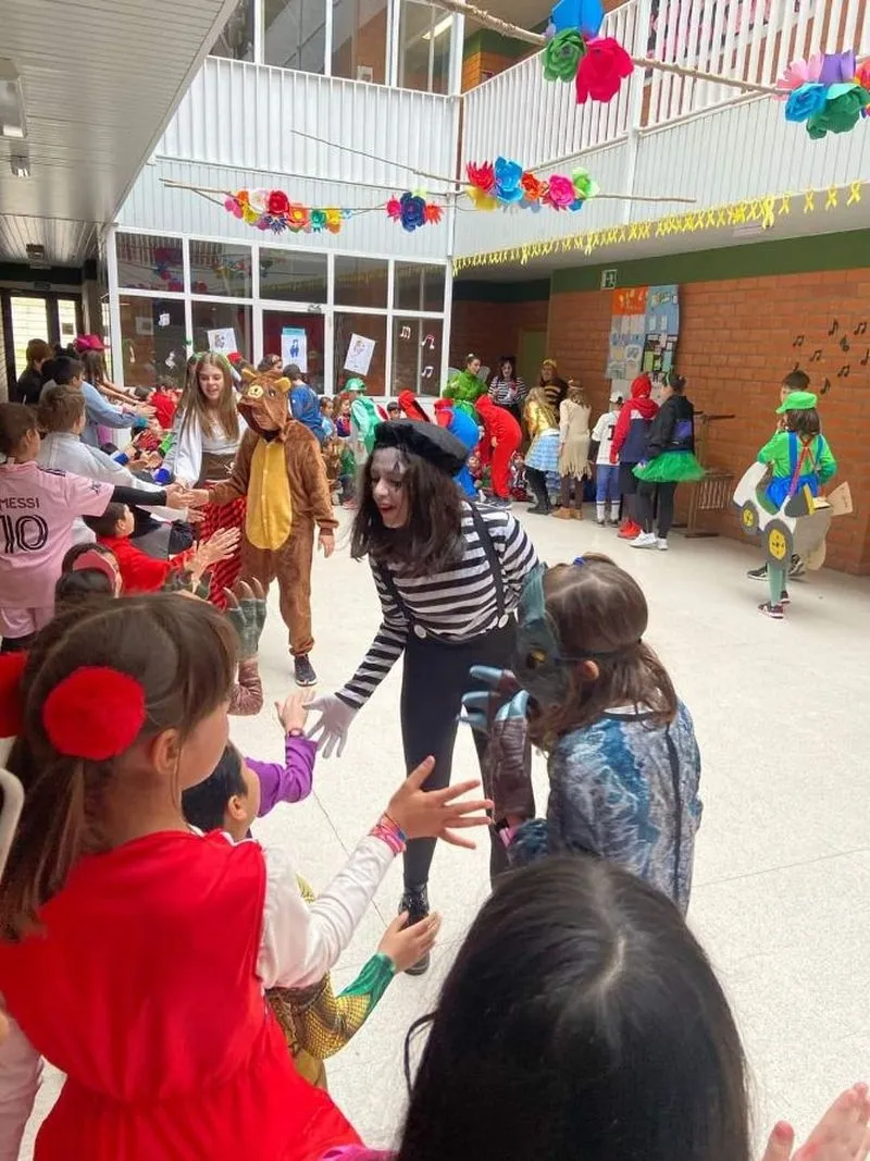 Foto 8 - Gran fiesta de Carnaval en el colegio Antonio Machado de Salamanca