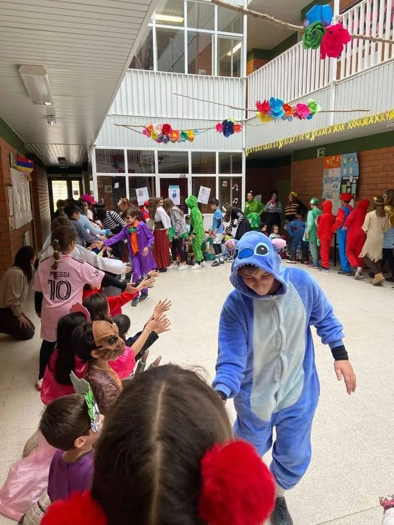 Foto 6 - Gran fiesta de Carnaval en el colegio Antonio Machado de Salamanca