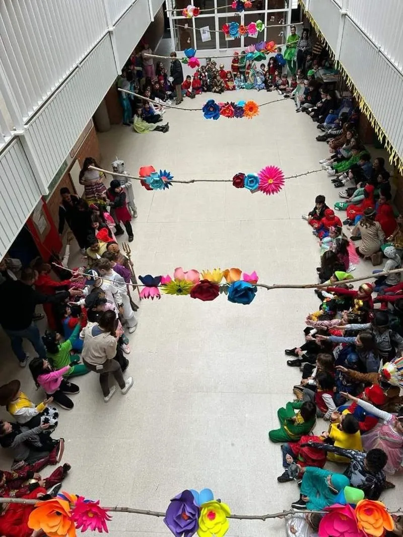 Foto 4 - Gran fiesta de Carnaval en el colegio Antonio Machado de Salamanca
