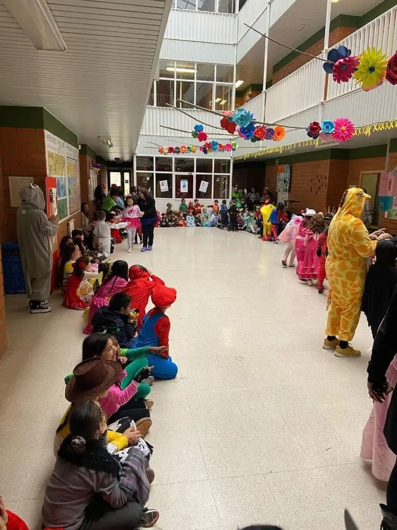 Foto 3 - Gran fiesta de Carnaval en el colegio Antonio Machado de Salamanca