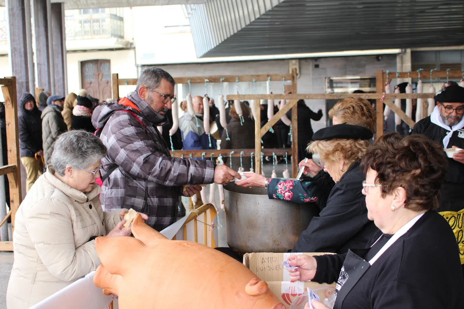 Fiesta del Mondongo, degustación de alubias y encuentro de tamborileros, este domingo en Guijuelo