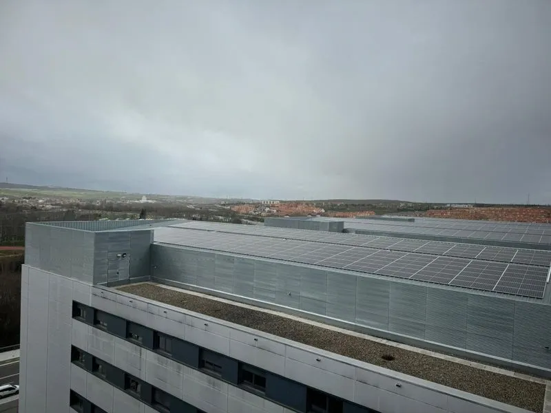 Instalación solar fotovoltaica en el Complejo Asistencial Universitario de Salamanca.