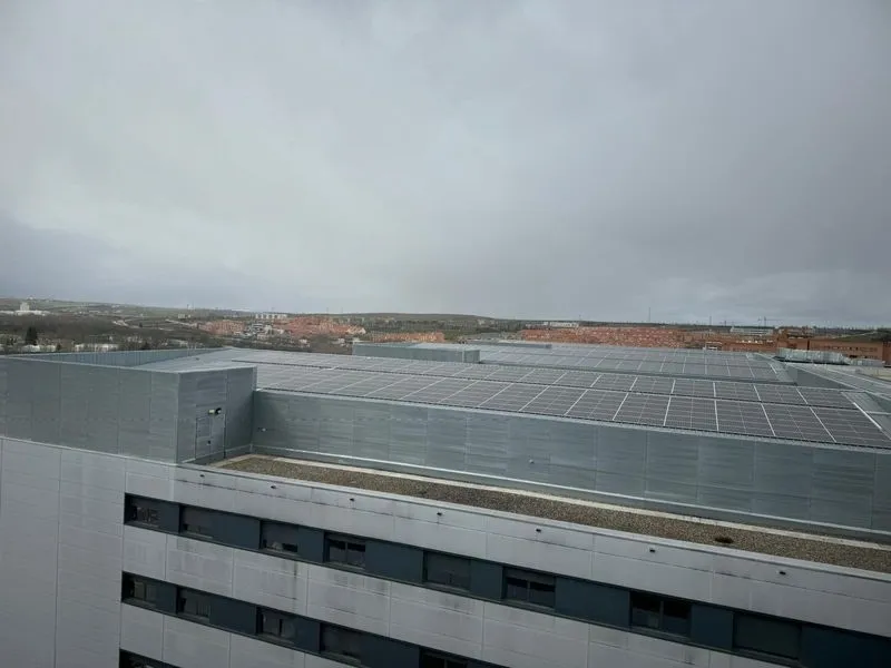 Instalación solar fotovoltaica en el Complejo Asistencial Universitario de Salamanca.