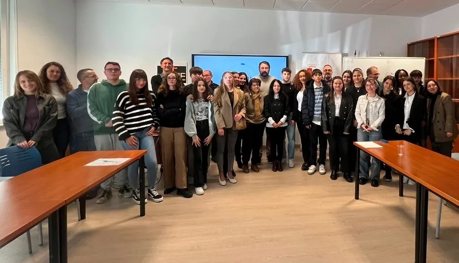 Foto 2 - El IES Tierra queda subcampe&oacute;n de la Liga de Debate en la categor&iacute;a de 3&ordm; y 4&ordm; de la ESO