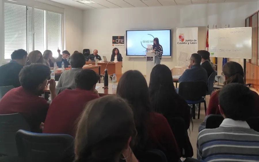 Foto 3 - El IES Tierra queda subcampe&oacute;n de la Liga de Debate en la categor&iacute;a de 3&ordm; y 4&ordm; de la ESO