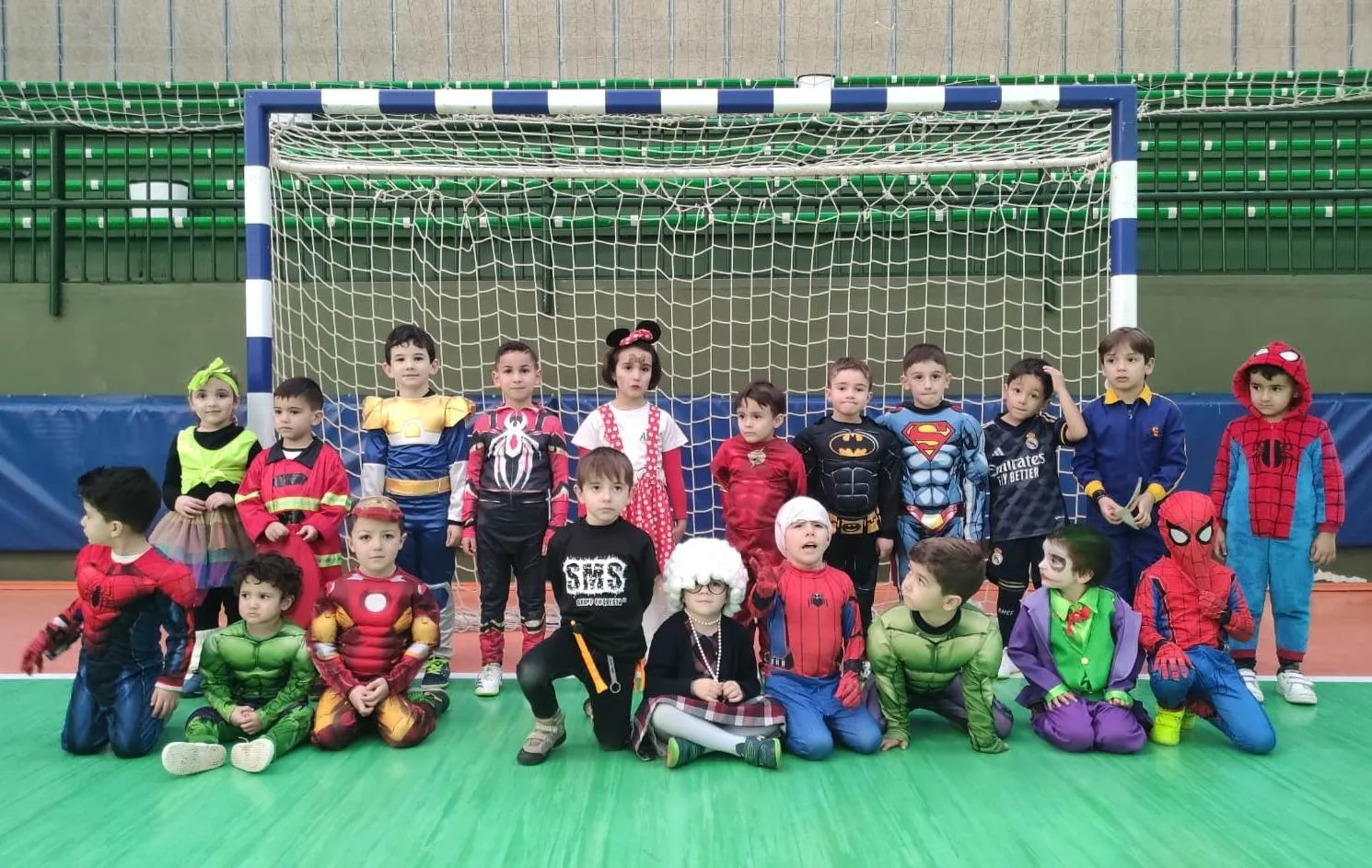 Foto 2 - Los m&aacute;s peques del III Columnas se disfrazan con motivo del Carnaval