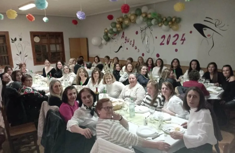 Foto 4 - Un total de 44 mujeres festejan juntas las &Aacute;guedas en Robleda