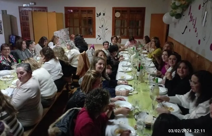 Foto 3 - Un total de 44 mujeres festejan juntas las &Aacute;guedas en Robleda