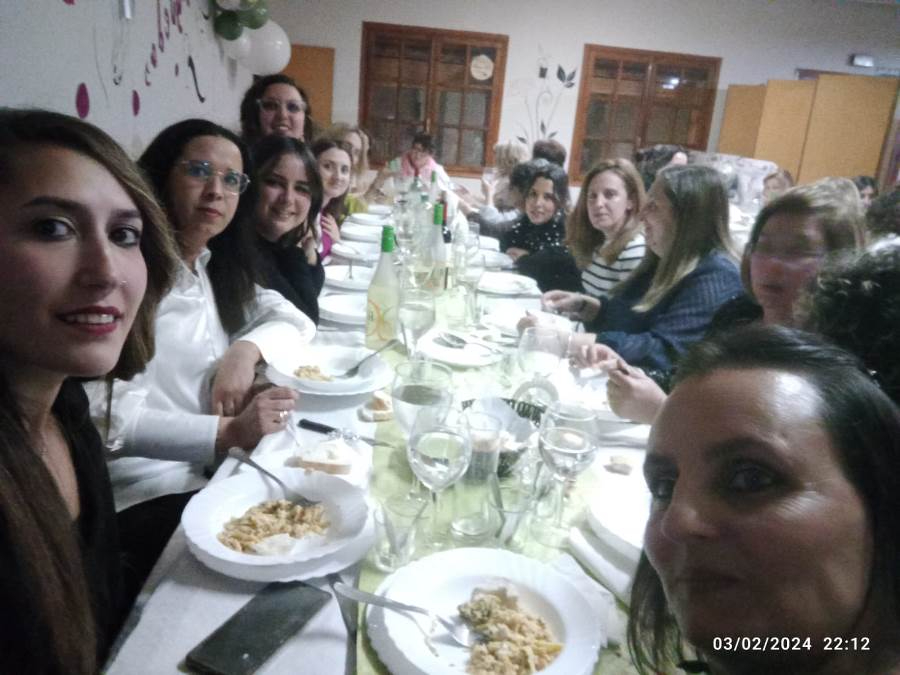 Foto 2 - Un total de 44 mujeres festejan juntas las Águedas en Robleda