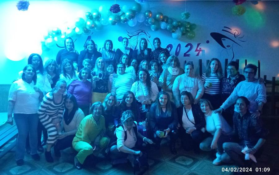 Un total de 44 mujeres festejan juntas las &Aacute;guedas en Robleda
