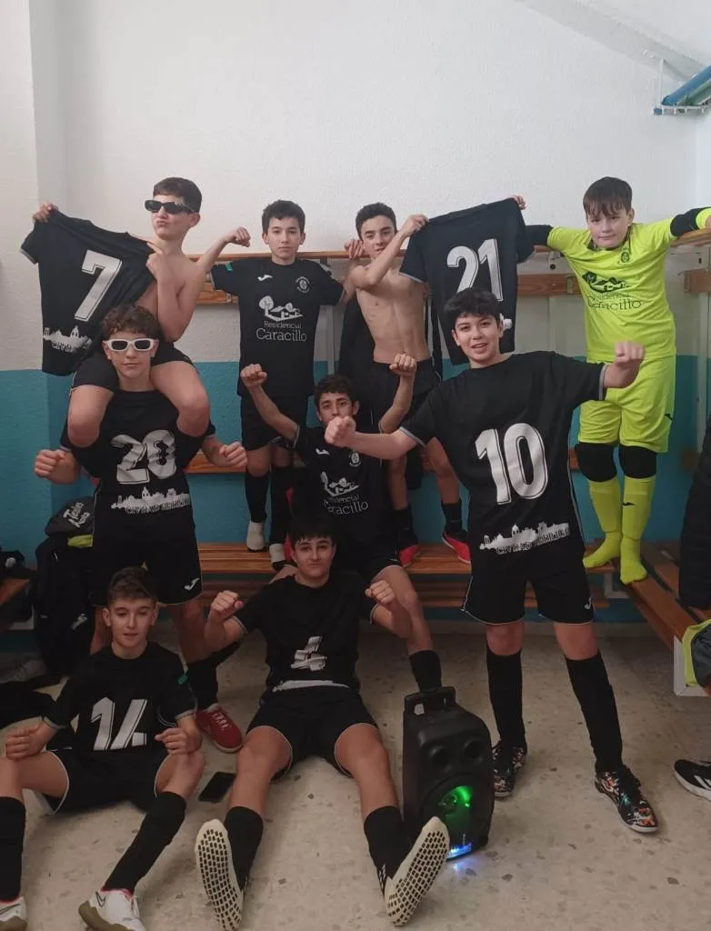 Foto 5 - Doblete de victorias en su viaje m&aacute;s largo del curso del Cadete y el Infantil del III Columnas