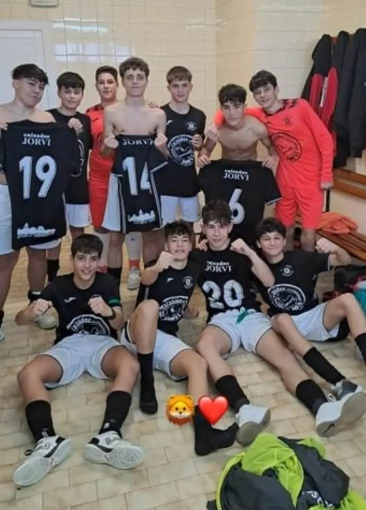 Foto 3 - Doblete de victorias en su viaje m&aacute;s largo del curso del Cadete y el Infantil del III Columnas