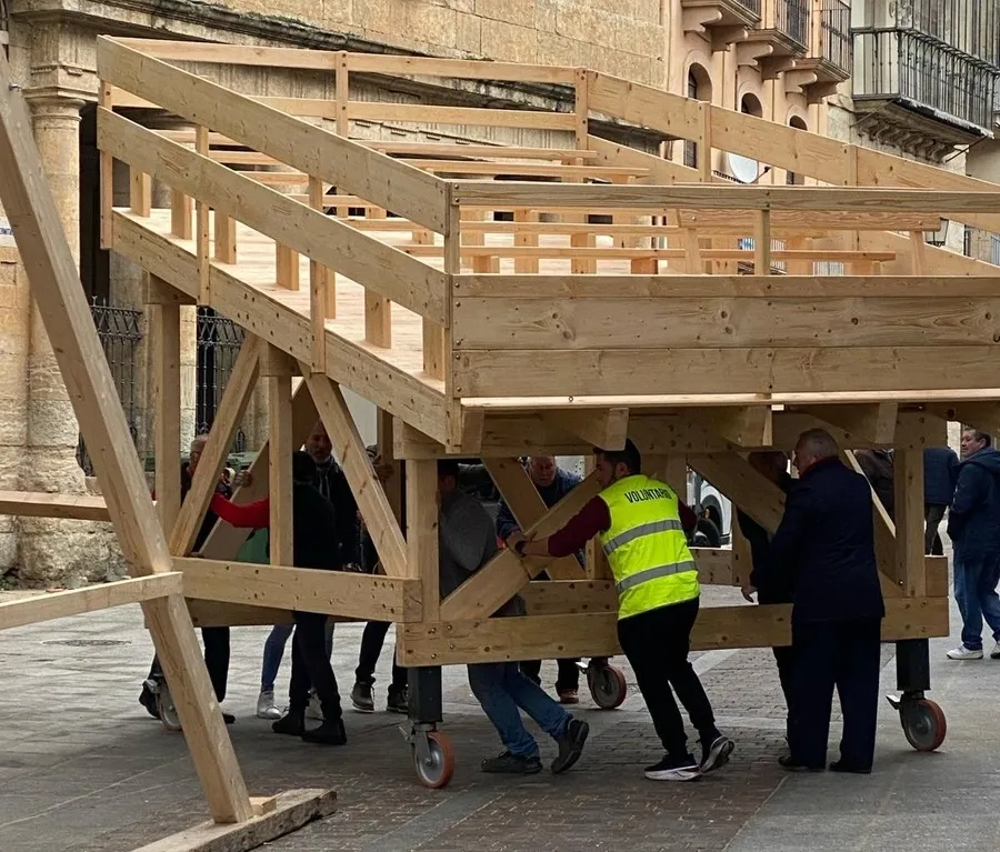 Foto 2 - Probada la flamante nueva Puerta de la R&uacute;a del Sol del coso taurino