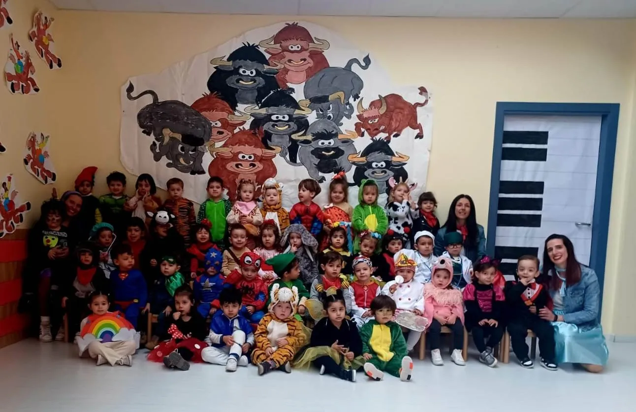 Foto 3 - La Escuela Infantil se disfraza para celebrar un baile