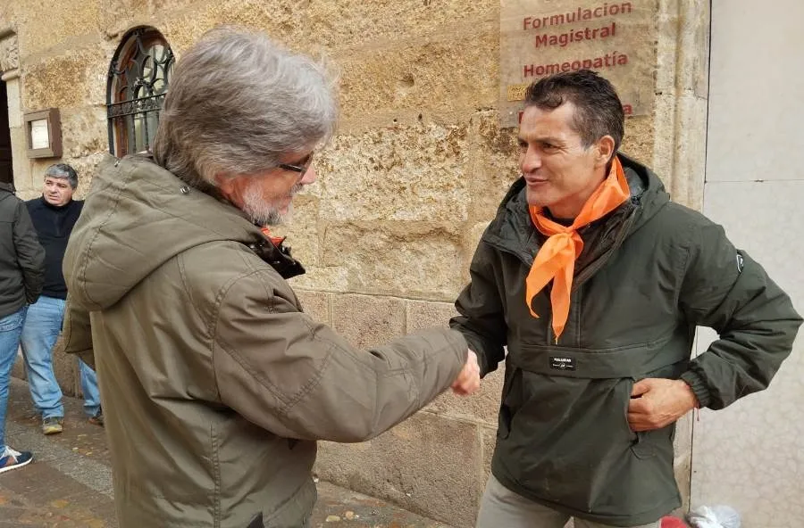 Foto 3 - Jer&oacute;nimo Sandoval fue obsequiado con el libro sobre Conrado de &Aacute;ngel S&aacute;nchez Peinado
