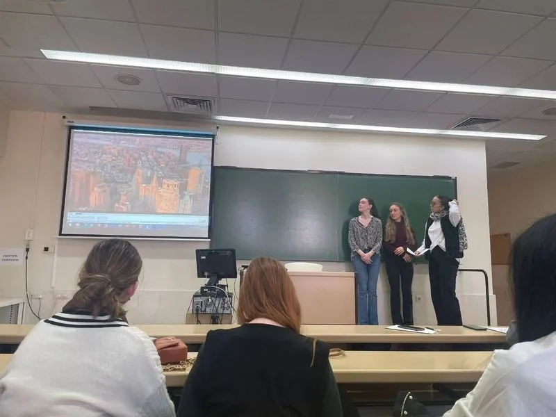 Foto 7 - Tres alumnas del colegio San Juan Bosco de Salamanca, subcampeonas en la Olimpiada Filos&oacute;fica