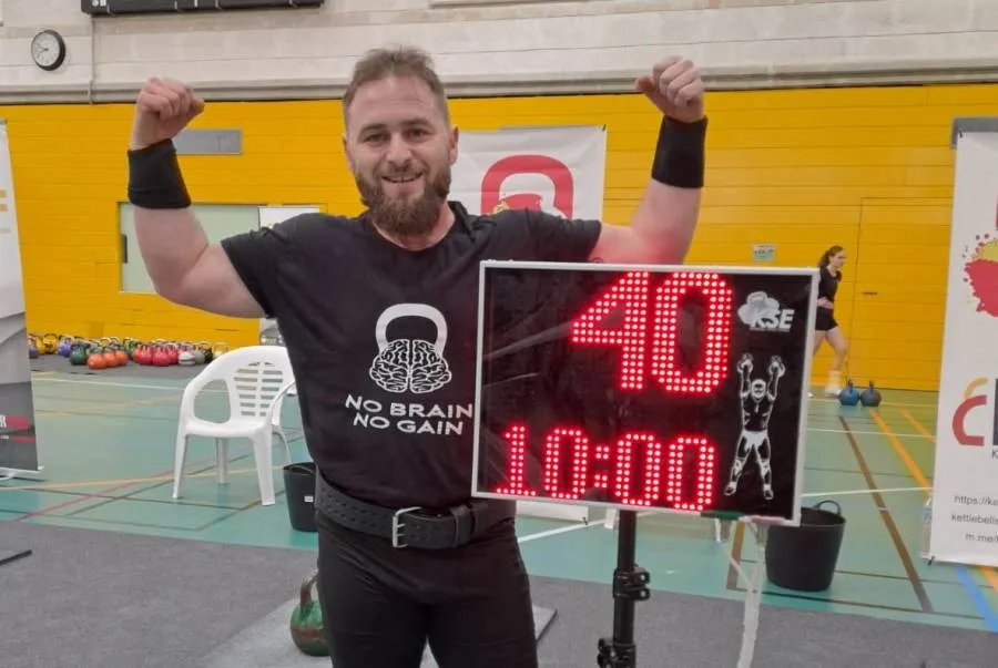 Foto 2 - Cristina S&aacute;nchez y Jos&eacute; Ra&uacute;l Manchado logran 5 podios en el Nacional de Kettlebell