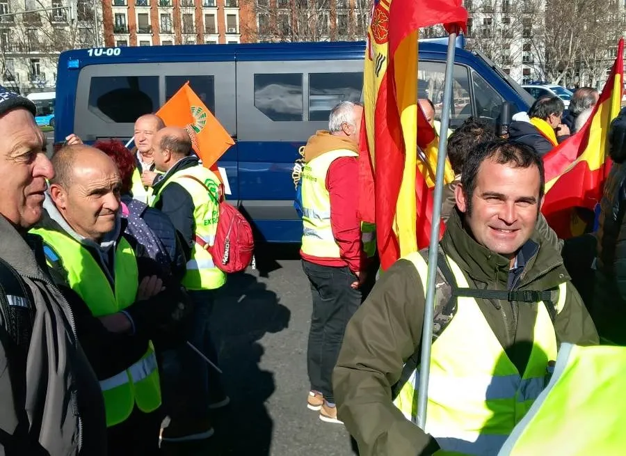 Foto 3 - Ganaderos de la comarca mirobrigense participan en la gran tractorada de Madrid