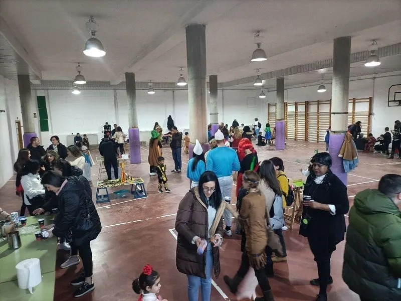 Foto 2 - Gran fiesta de Carnaval en el colegio Antonio Machado de Salamanca