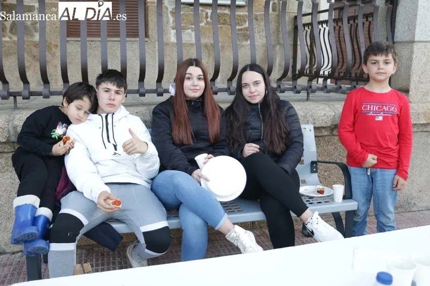 Celebración del entierro de la sardina 'Zorrina' en Villarino de los Aires para despedir el Carnaval / CORRAL  