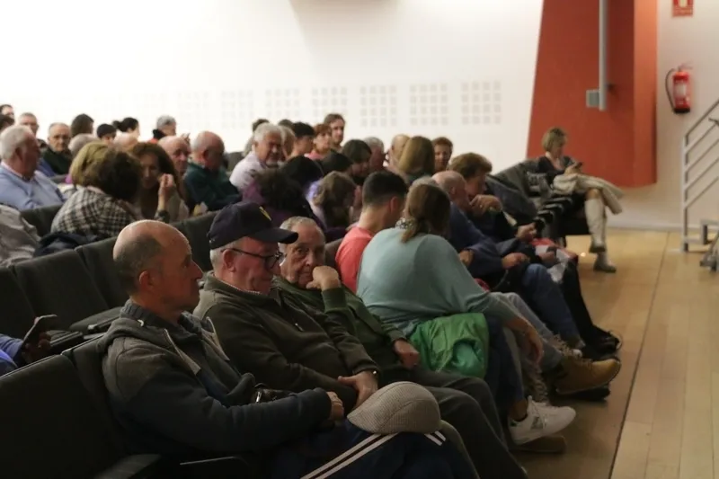 Tiramisú Teatro brilla en Vitigudino con 'El cartógrafo', de Juan Mayorga / CORRAL  