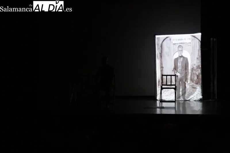 Tiramisú Teatro brilla en Vitigudino con 'El cartógrafo', de Juan Mayorga / CORRAL  