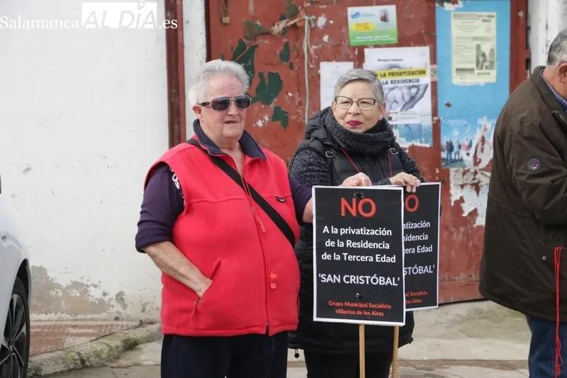 Concentración en Villarino contra la privatización de la residencia de mayores / CORRAL