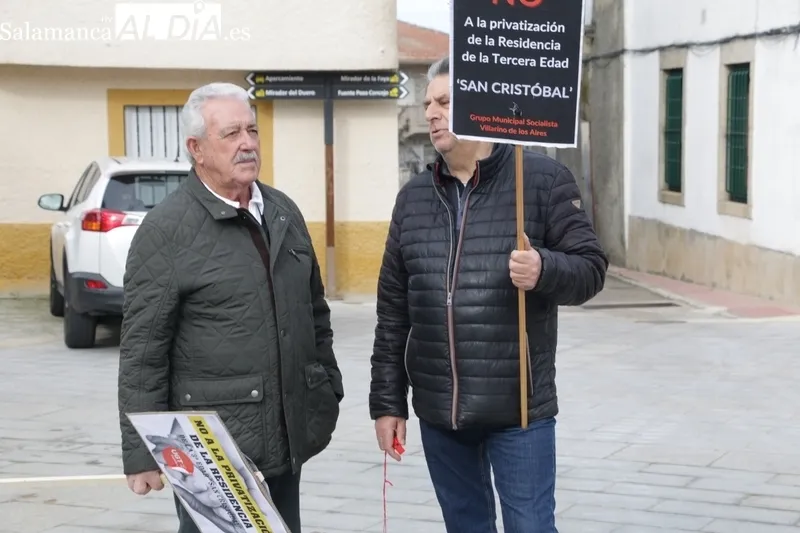 Concentración en Villarino contra la privatización de la residencia de mayores / CORRAL