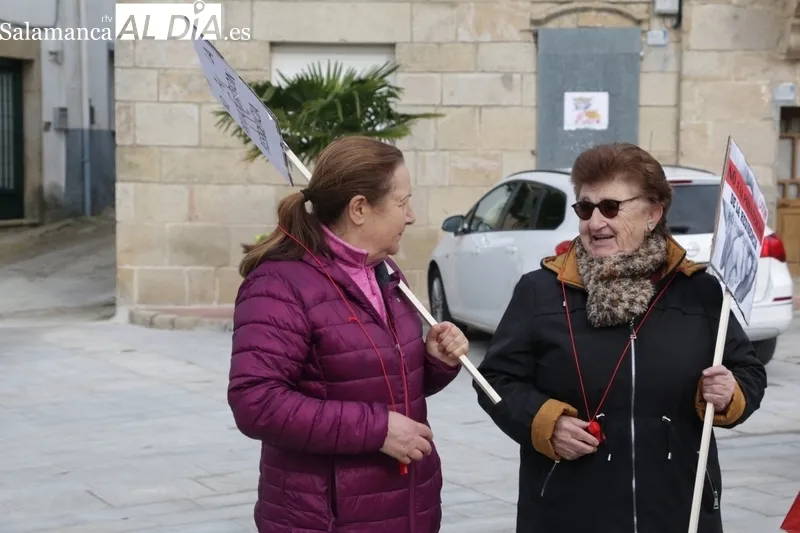 Concentración en Villarino contra la privatización de la residencia de mayores / CORRAL