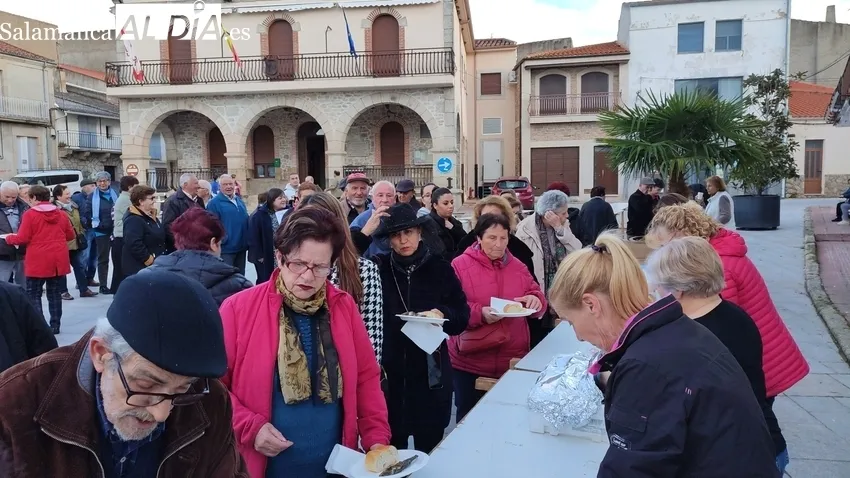 Celebración del entierro de la sardina 'Zorrina' en Villarino de los Aires para despedir el Carnaval / CORRAL  