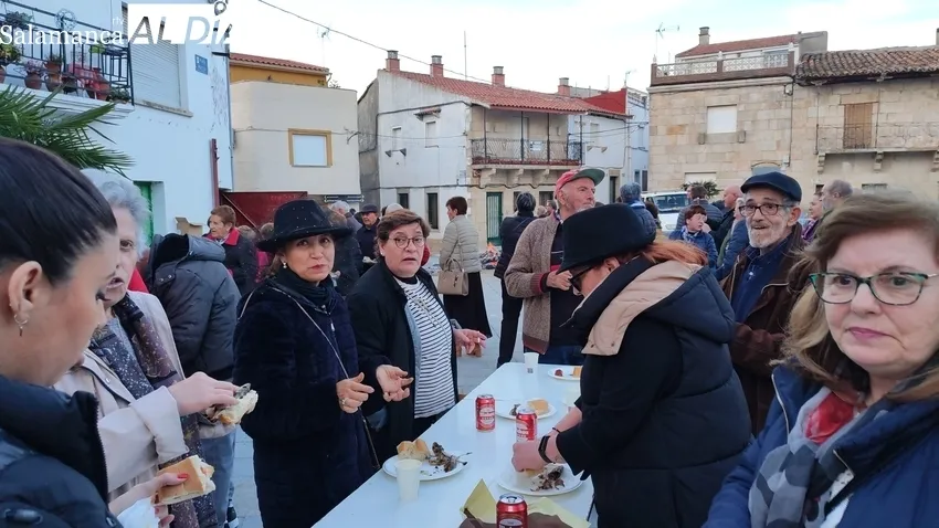 Celebración del entierro de la sardina 'Zorrina' en Villarino de los Aires para despedir el Carnaval / CORRAL  