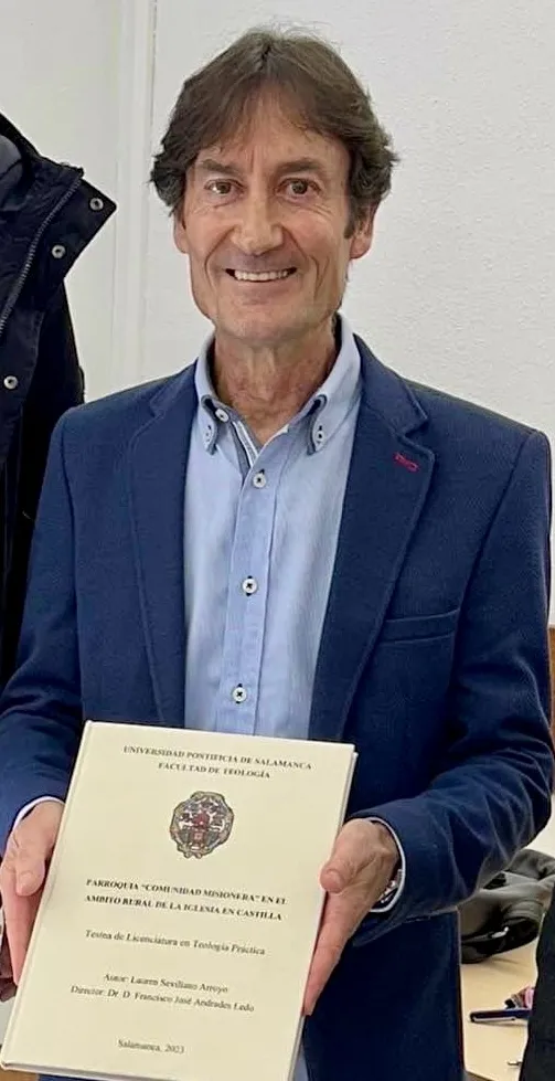 Foto 3 - Lauren Sevillano, p&aacute;rroco de Pe&ntilde;aranda, nuevo Licenciado en Teolog&iacute;a Pastoral 