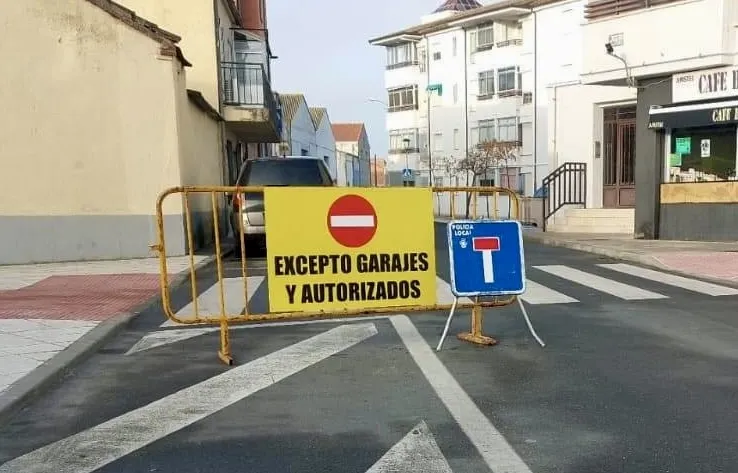 Foto 2 - Las obras del nuevo colector de aguas generan cortes de calles y cambios de sentido del tr&aacute;fico